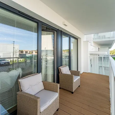 Lux Tukan B001, Polanki Aqua -